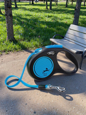 Поводок-рулетка Flexi New Neon tape размер - S 5м, 15кг, голубая