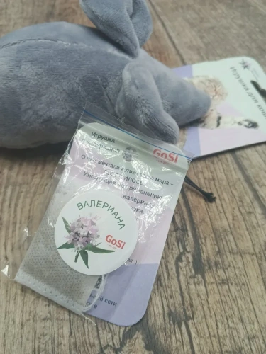 Игрушка GoSi для кошек "Крыса ТАНЯ с валерианой, хвост-" серая 15см